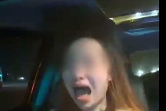 Xác định người phụ nữ có biểu hiện say rượu lái ô tô với tốc độ cao