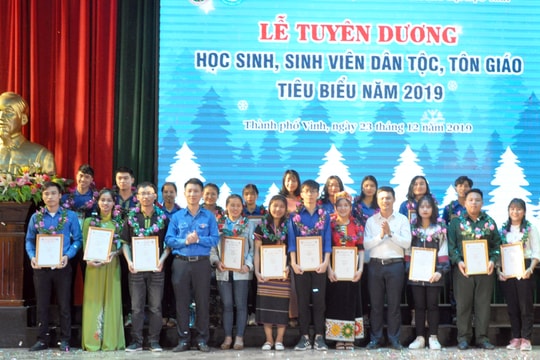 Tuyên dương 20 học sinh, sinh viên dân tộc, tôn giáo tiêu biểu