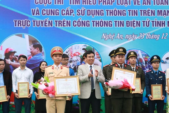 Nghệ An: 56 cá nhân đạt giải cuộc thi Tìm hiểu pháp luật về an toàn giao thông