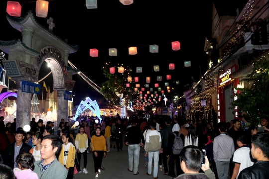 Giáng sinh lung linh ở giáo xứ Nghi Lộc - Nghệ An