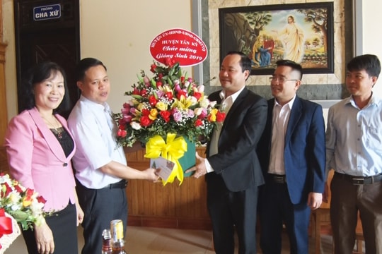 Lãnh đạo các địa phương thăm, chúc mừng nhân dịp Giáng sinh 2019