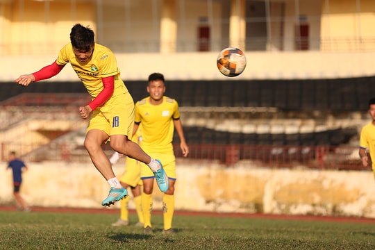 Tập dứt điểm, Phan Văn Đức và Tuấn Tài khiến đàn em SLNA phải trầm trồ 