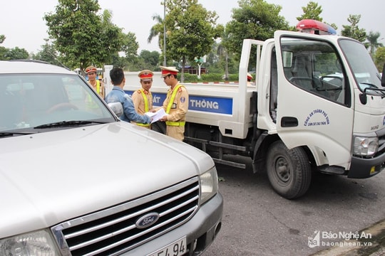 Xử lý nghiêm ô tô hợp đồng vận tải hành khách trá hình hoạt động ở Nghệ An