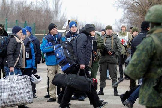 Ukraine trao đổi tù nhân: Hòa bình chạm ngõ?