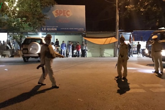 Nóng: Chồng bắn chết vợ bằng súng AK rồi tự sát trong đêm