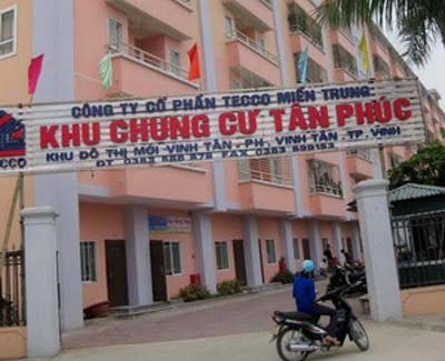 Thuyết phục người phụ nữ định nhảy lầu tự tử nghi do mâu thuẫn gia đình