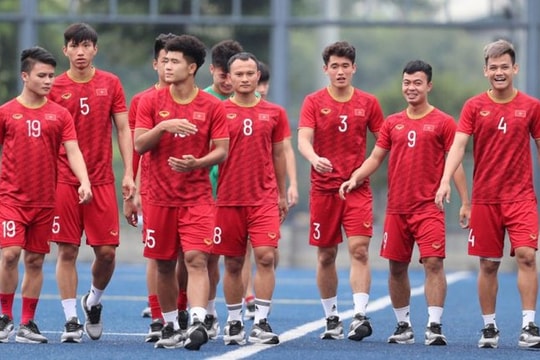 Tuyển Việt Nam được FIFA vinh danh; Cựu HLV Heerenveen chê Đoàn Văn Hậu 