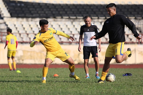 HLV Quang Trường trước khó khăn 'bài toán lực lượng trẻ'