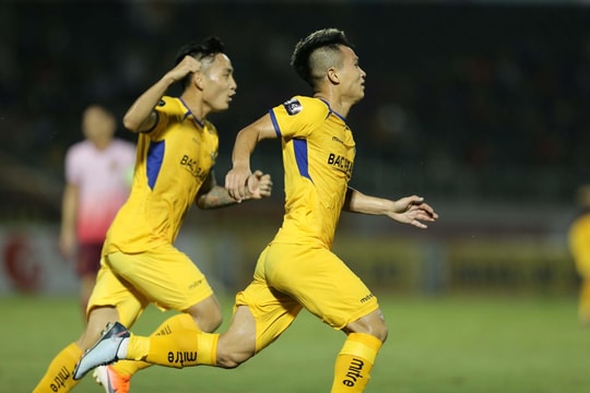 HLV Ngô Quang Trường với bài toán khó giải nơi tuyến giữa SLNA