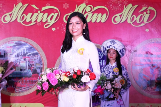 Nữ sinh lớp 11 đạt giải Nhất hội thi Thanh niên thanh lịch huyện Nam Đàn