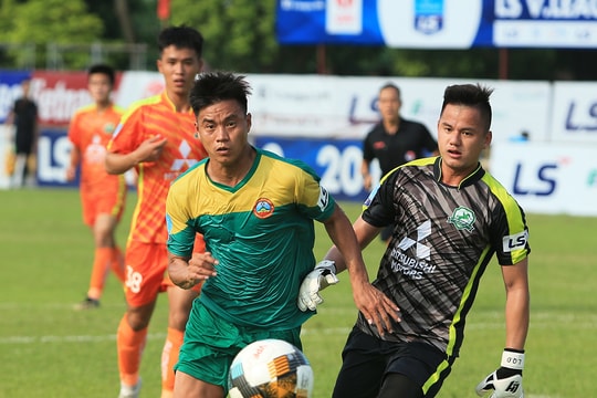 Cựu thủ môn SLNA ‘thủy chung’ với đội bóng hạng Nhì