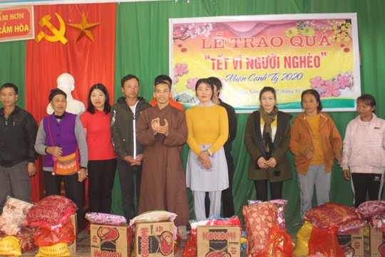 Chùa Lâm Hà tặng 50 suất quà Tết cho hộ nghèo huyện Anh Sơn