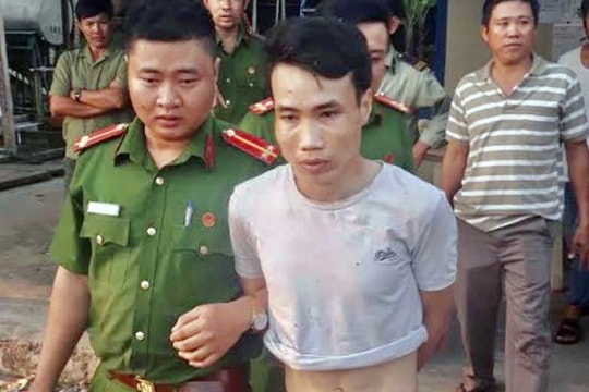 Người đàn ông sát hại vợ cũ vì con không cho hôn