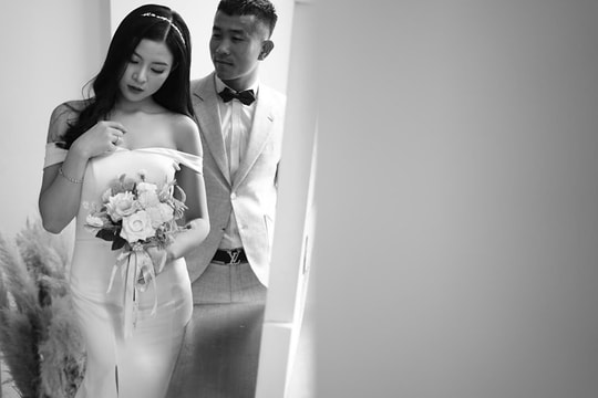 Bộ ảnh cưới siêu lãng mạn của hậu vệ người Nghệ và nữ cổ động viên đất Mỏ