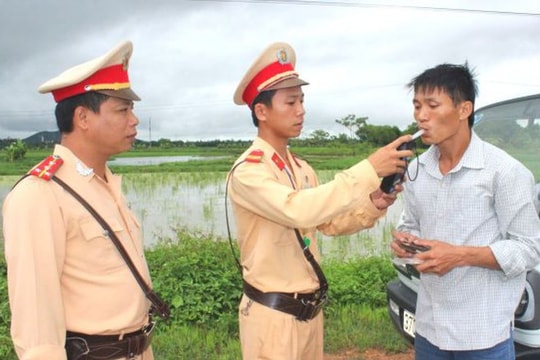 [Infographics] Chi tiết mức phạt người uống rượu, bia điều khiển ô tô, xe máy, xe đạp