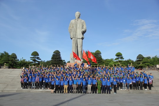 Phát huy vai trò của lực lượng đoàn viên thanh niên trong bảo vệ nền tảng tư tưởng của Đảng