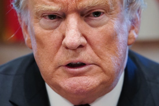 Trump đe dọa giáng đòn tấn công 52 mục tiêu ở Iran nếu Tehran báo thù