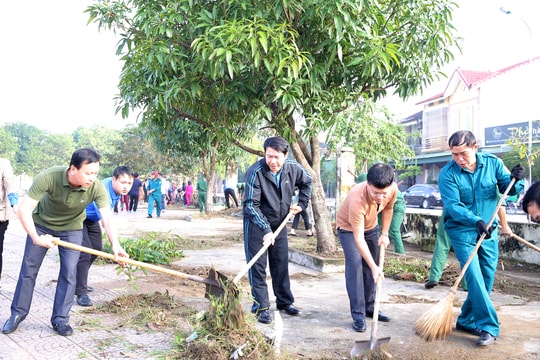Lãnh đạo TP Vinh cùng người dân tham gia ngày Chủ nhật xanh 