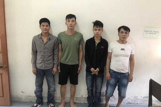 Bắt giữ 'bộ tứ' say sưa  trên chiếu bạc