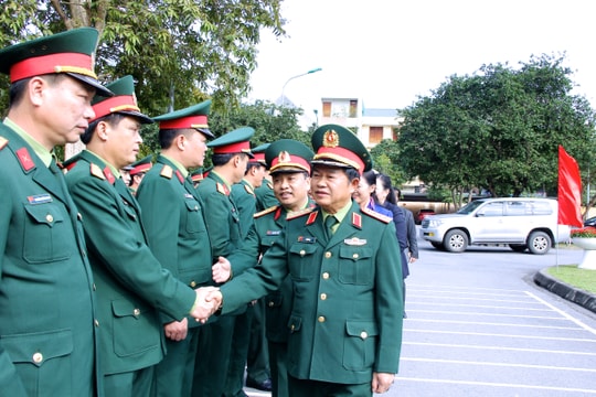 Đại tướng Đỗ Bá Tỵ làm việc với Bộ Chỉ huy Quân sự và Công an tỉnh Nghệ An