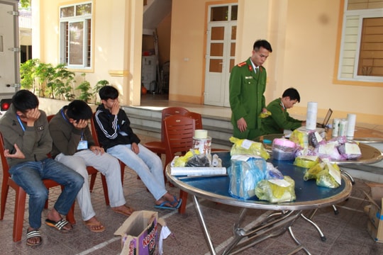 Ba học sinh ở Nghệ An chế 11,4 kg pháo nổ bán kiếm tiền ăn tiêu