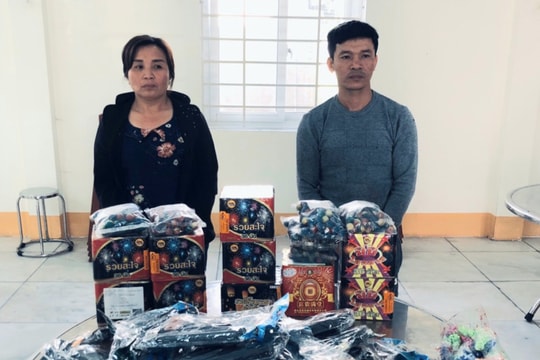  Bắt 2 chị em ruột rủ nhau tàng trữ pháo bán dịp Tết