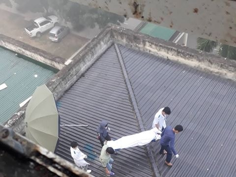 Phát hiện thi thể người đàn ông trên mái nhà bệnh viện ở Nghệ An