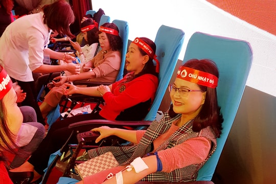 Gần 1.200 người tham gia ngày 'Chủ nhật đỏ'