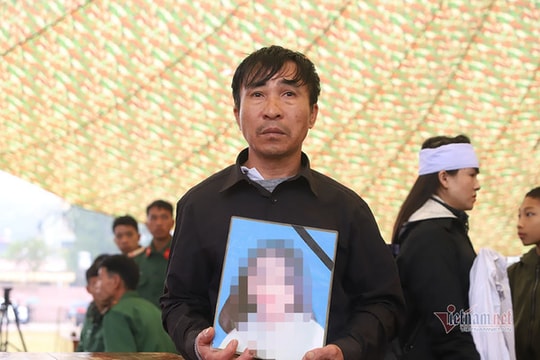 Bố nữ sinh giao gà đề nghị không tử hình 6 bị cáo sát hại con mình