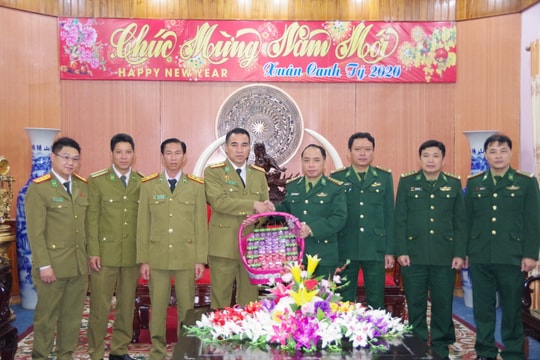 Công an tỉnh Hủa Phăn chúc Tết Bộ đội Biên phòng Nghệ An và Công an tỉnh