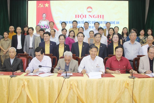 Vận động nhân dân tham gia hiến kế, góp ý vào Văn kiện Đại hội Đảng các cấp