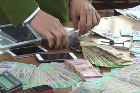 Công an Nghệ An thông tin bắt vụ đánh bạc lớn trong quán karaoke