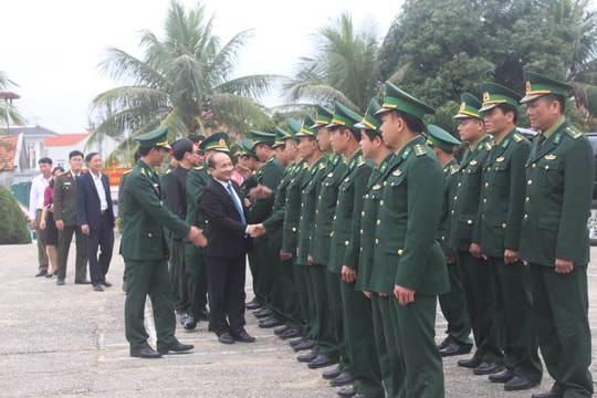 Đoàn đại biểu Quốc hội tỉnh chúc Tết các đơn vị, đối tượng chính sách tại TX.Hoàng Mai