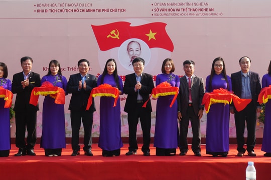 Triển lãm về Bác Hồ nhân dịp kỷ niệm 90 năm Ngày thành lập Đảng Cộng sản Việt Nam