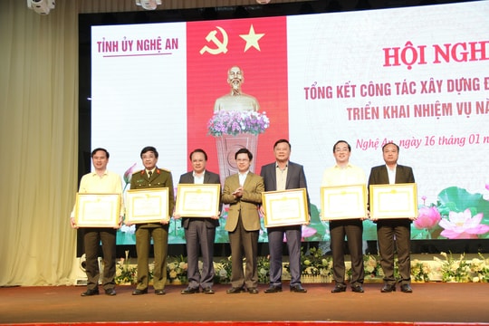 Nâng cao năng lực lãnh đạo, tập trung tổ chức đại hội Đảng các cấp thành công 