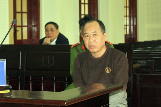 Bán đàn bò buôn 'hàng trắng' rồi đổi đời sau… song sắt