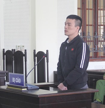 Đi hát karaoke, ‘kẹp theo’ ma túy để dùng, gã trai nhận 18 năm tù