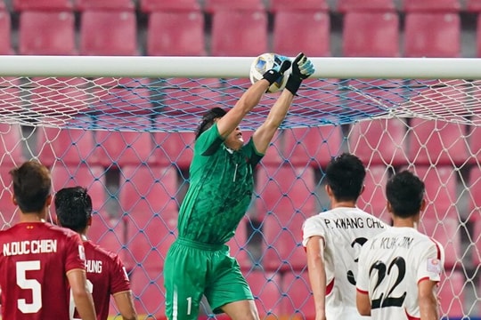 Thủ môn Bùi Tiến Dũng: Hãy như Trần Nguyên Mạnh!