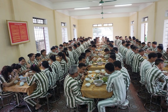 Trại tạm giam Công an tỉnh Nghệ An tổ chức tất niên sớm cho các phạm nhân