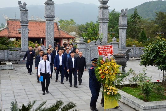 Ngành Giao thông vận tải Nghệ An dâng hương tưởng niệm các anh hùng liệt sỹ