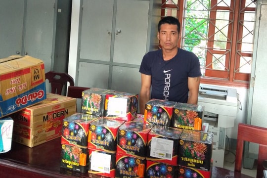 Xin làm phụ xe khách để buôn pháo lãi gấp đôi