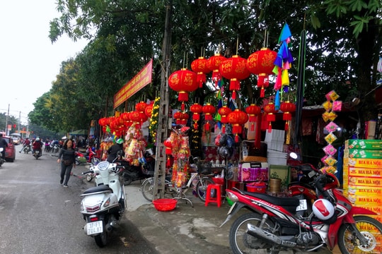 Nghệ An: Lấn chiếm vỉa hè tràn lan dịp cận Tết