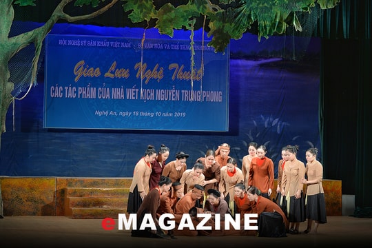 'Ví đò đưa sông Lam': Một đỉnh núi còn khuất sau mây