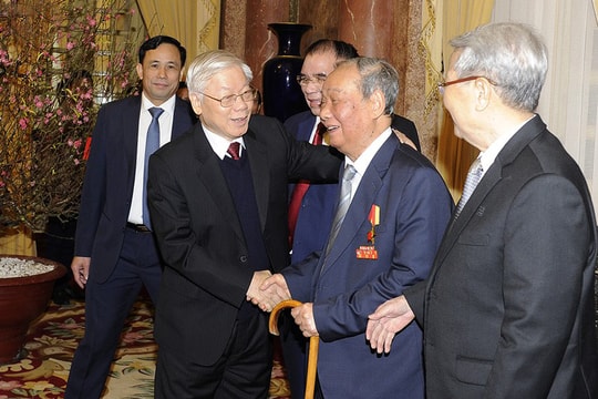 Tổng Bí thư, Chủ tịch nước Nguyễn Phú Trọng chúc Tết các lãnh đạo, nguyên lãnh đạo