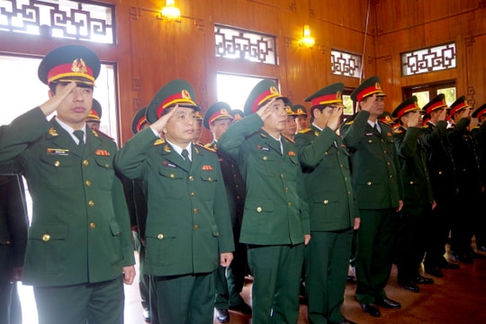 Bộ CHQS và Bộ chỉ huy BĐBP tỉnh dâng hoa, tưởng nhớ Chủ tịch Hồ Chí Minh và các anh hùng liệt sỹ