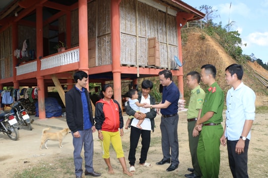 Người Đan Lai vui đón Xuân đầu nơi bản mới