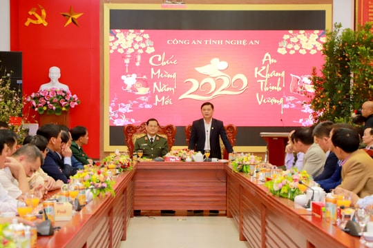 Bí thư Tỉnh ủy, Chủ tịch UBND tỉnh thăm, chúc Tết các đơn vị trong đêm Giao thừa