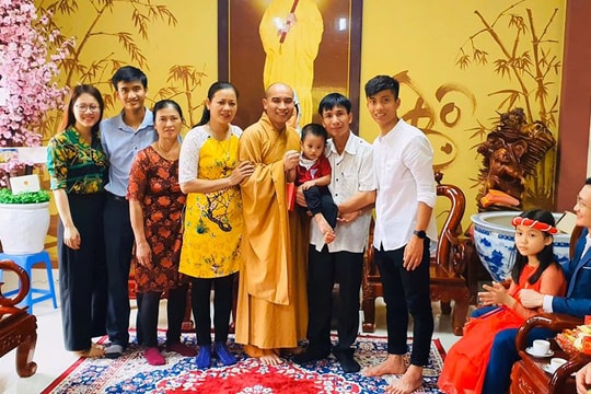 Phan Văn Đức, Hà Quỳnh Như đi chùa đầu năm