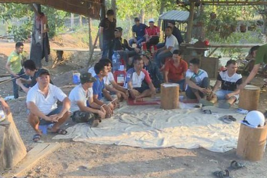 Bắt quả tang 19 đối tượng đánh xóc đĩa ăn tiền