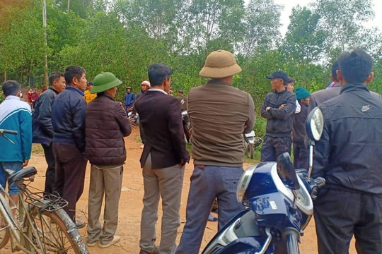 Nghệ An: Phát hiện thi thể 2 nam thanh niên nằm cạnh bìa rừng